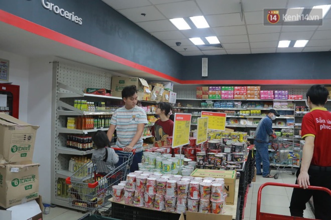Nhiều si&ecirc;u thị bổ sung thần tốc nhu yếu phẩm, đảm bảo đủ cung ứng cho người d&acirc;n H&agrave; Nội - Ảnh 4.