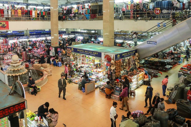 Ảnh: Cảnh tượng đìu hiu tại khu chợ lớn nhất Hà Nội trong mùa dịch Covid-19 - Ảnh 1.