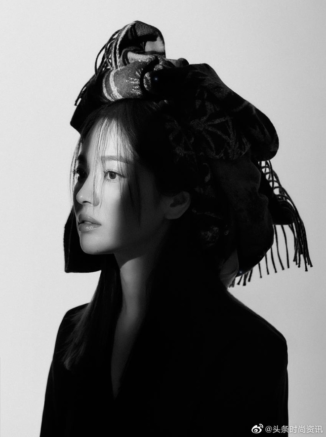 Full không che bộ ảnh tạp chí mới cực hot của Song Hye Kyo: Trẻ đẹp như ăn thịt Đường Tăng, ảnh zoom gần gây choáng - Ảnh 8.