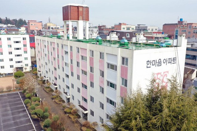 Covid-19: Hàn Quốc cách ly 2 chung cư dành riêng cho phụ nữ trẻ độc thân - Ảnh 1.