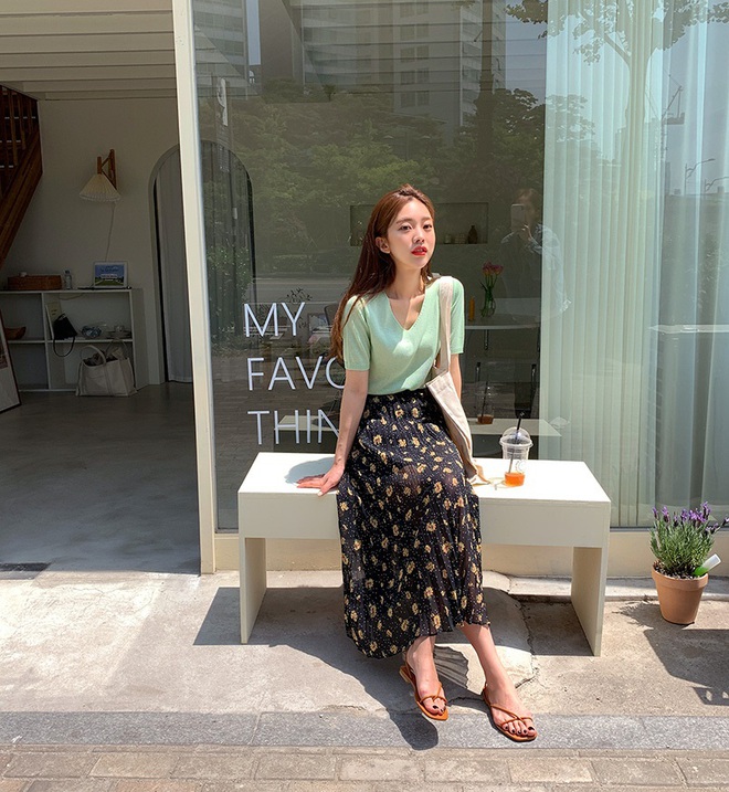 Ch&acirc;n v&aacute;y hoa đợt n&agrave;y xinh v&agrave; sang hơn bao giờ hết, chị em kh&ocirc;ng sắm th&igrave; r&otilde; l&agrave; thiệt th&acirc;n - Ảnh 9.