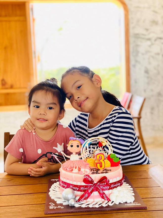Phạm Quỳnh Anh và Quang Huy gây chú ý khi lại tái ngộ trong dịp sinh nhật con gái út: Ly hôn nhưng vẫn mãi là gia đình! - Ảnh 3.