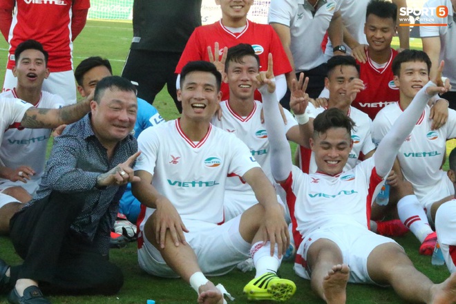Sau Duy Mạnh v&agrave; Đ&igrave;nh Trọng, người h&acirc;m mộ đ&oacute;n th&ecirc;m tin xấu với chấn thương của B&ugrave;i Tiến Dũng - Ảnh 2.