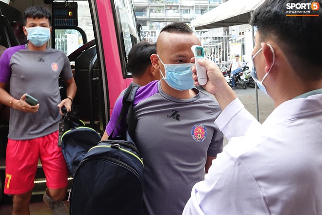 Học tr&ograve; HLV Park Hang-seo h&uacute; tim v&igrave; mức th&acirc;n nhiệt cao ngay trước trận S&agrave;i G&ograve;n FC đấu SLNA - Ảnh 13.