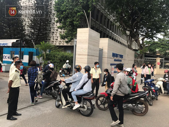 Đại học duy nhất ở TP.HCM cho sinh viên đi học lại: Tuy cực nhưng đỡ chán vì không phải cắm đầu vào game - Ảnh 2.