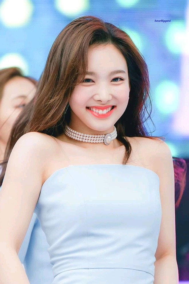 Câu hỏi vạn người tò mò: TWICE có 3 nữ thần nổi nhất Tzuyu, Nayeon ...