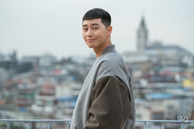 Stylist phương nào đã hại Park Seo Joon, mọi khi cool ngầu là thế nay lại ăn vận sến rện lôm côm thế này? - Ảnh 5.