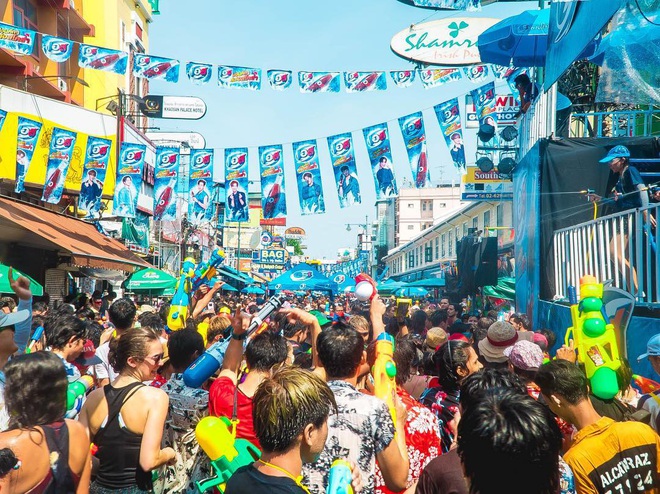 Thái Lan kêu gọi hủy bỏ lễ hội té nước Songkran nổi tiếng và loạt sự kiện vui chơi, giải trí vì dịch Covid-19 - Ảnh 3.
