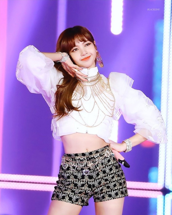 Lisa (BLACKPINK) dạy thí sinh nhảy, nhưng vòng eo nhỏ không tưởng của lão sư vũ đạo chiếm hết spotlight rồi! - Ảnh 11.