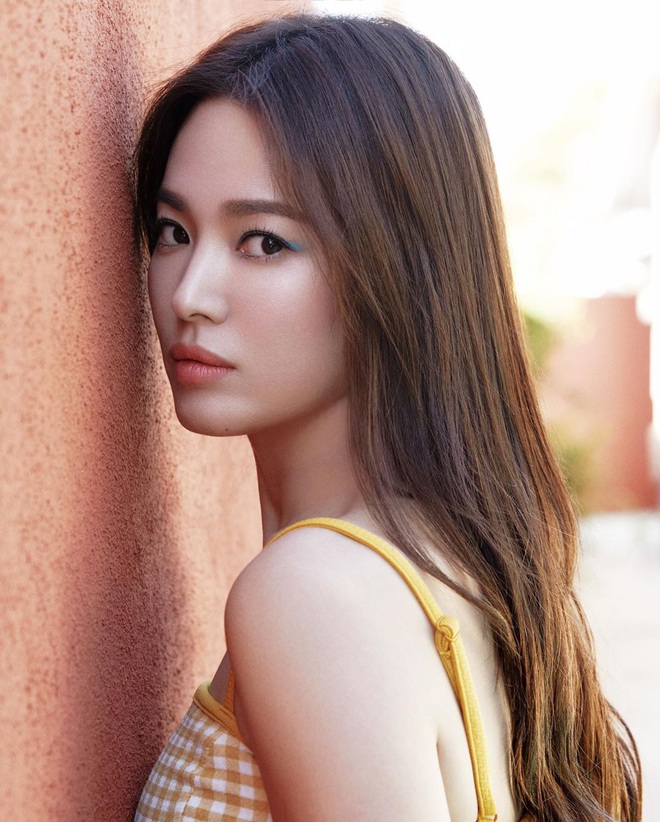 3 kiểu makeup mắt đơn giản nhưng đẹp ná thở của Song Hye Kyo, thử xong bạn sẽ muốn chụp ảnh sống ảo ngay  - Ảnh 1.
