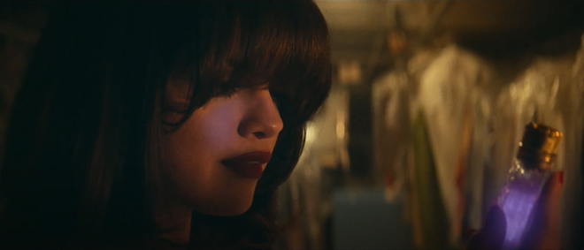 Selena Gomez ra MV mới - 1 mũi tên trúng 2 người yêu cũ: tên bài hát thì trùng MV của Justin Bieber, hình ảnh thì gợi đến The Weeknd? - Ảnh 6.