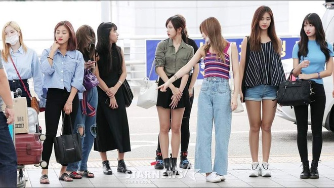 Toàn gái xinh nhưng style sân bay của Black Pink thì đỉnh bền vững, Red Velvet trồi sụt thất thường còn Twice vẫn quê kiểng lắm - Ảnh 5.