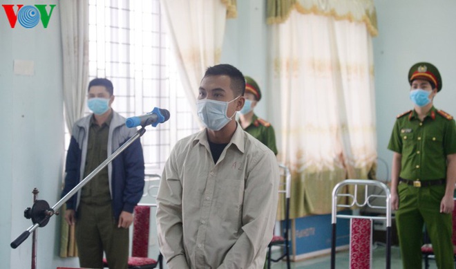 9 th&aacute;ng t&ugrave; cho đối tượng d&ugrave;ng mũ cối tấn c&ocirc;ng c&aacute;n bộ ph&ograve;ng dịch - Ảnh 1.