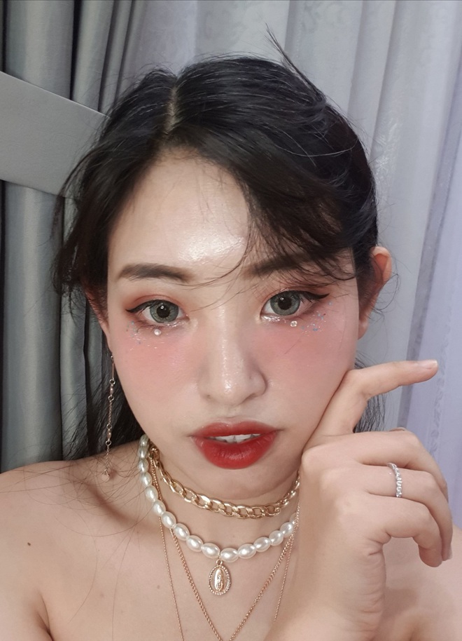 Tự nhận mặt U-line vẫn thử kiểu makeup của hội ulzzang mặt V-line, cô bạn Việt Nam xinh lên bất ngờ, còn được khen có nét giống idol - Ảnh 2.