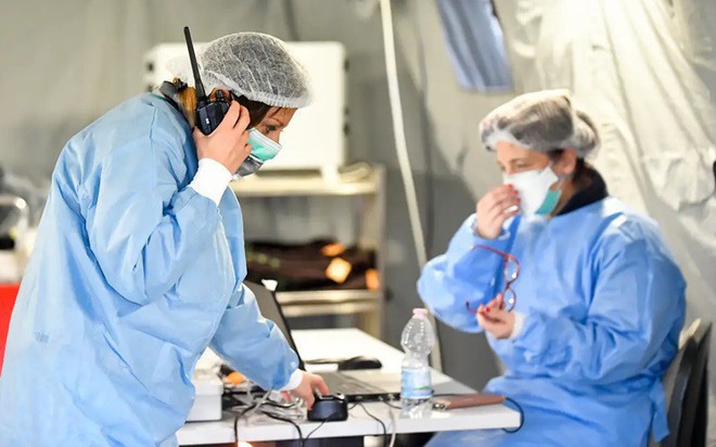 19 nh&acirc;n vi&ecirc;n y tế Anh tử vong do nhiễm virus SARS-CoV 2 - Ảnh 1.