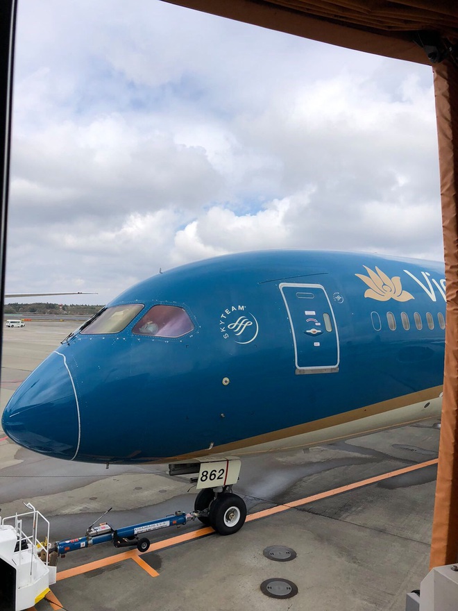 Vietnam Airlines chuyên chở công dân Việt Nam bị mắc kẹt tại sân bay tại Nhật Bản về nước - Ảnh 4.