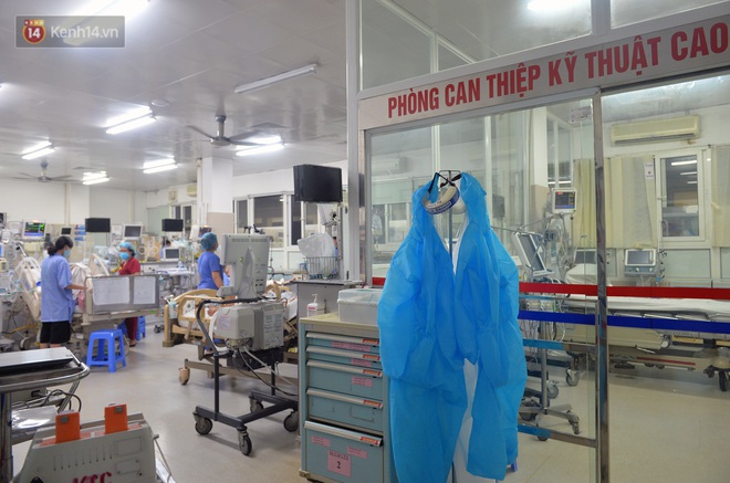 Sản phụ ngưng tim 2 lần được c&aacute;c b&aacute;c sỹ BV Bạch Mai &eacute;p tim ngay tr&ecirc;n c&aacute;ng cấp cứu: T&ocirc;i như trở về từ c&otilde;i chết - Ảnh 6.