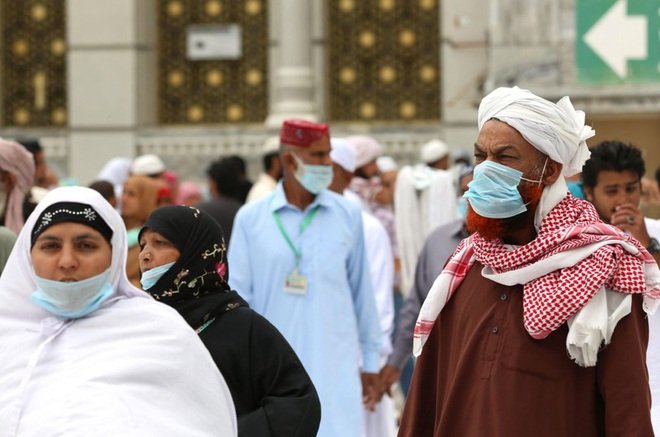 Saudi Arabia tuy&ecirc;n bố lệnh giới nghi&ecirc;m v&ocirc; thời hạn đối ph&oacute; Covid-19 - Ảnh 1.