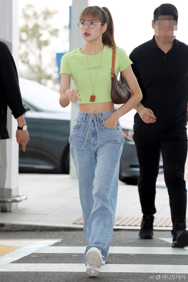 Bạn sẽ muốn sắm bằng hết 4 kiểu quần jeans được Black Pink lăng x&ecirc; để l&ecirc;n đời phong c&aacute;ch  - Ảnh 8.
