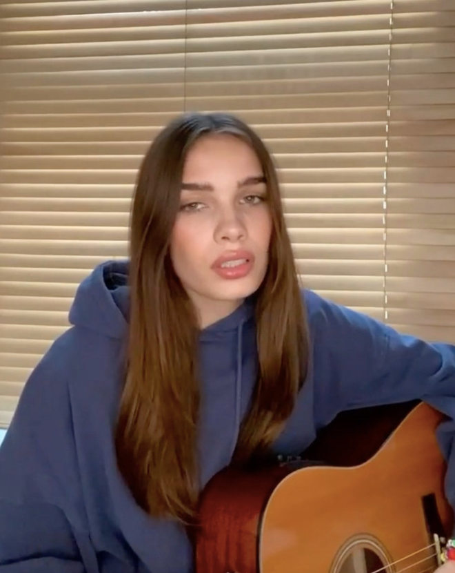 T&igrave;nh cũ c&agrave; khịa Brooklyn Beckham qua ca kh&uacute;c tự s&aacute;ng t&aacute;c, &aacute;m chỉ bạn trai cũ h&egrave;n mọn v&agrave; độc &aacute;c - Ảnh 1.