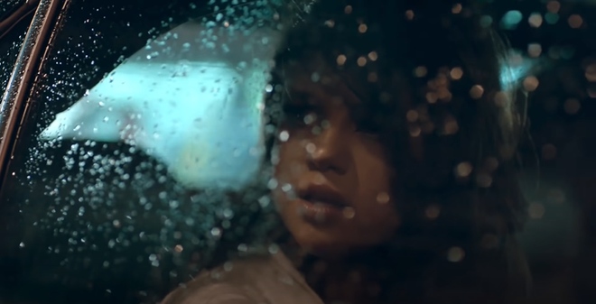 D&agrave;nh cả thanh xu&acirc;n để ngồi ở... ghế sau &ocirc; t&ocirc;, Selena Gomez cuối c&ugrave;ng cũng tự m&igrave;nh cầm v&ocirc; lăng, l&aacute;i xe trong MV mới rồi cả nh&agrave; ơi! - Ảnh 8.