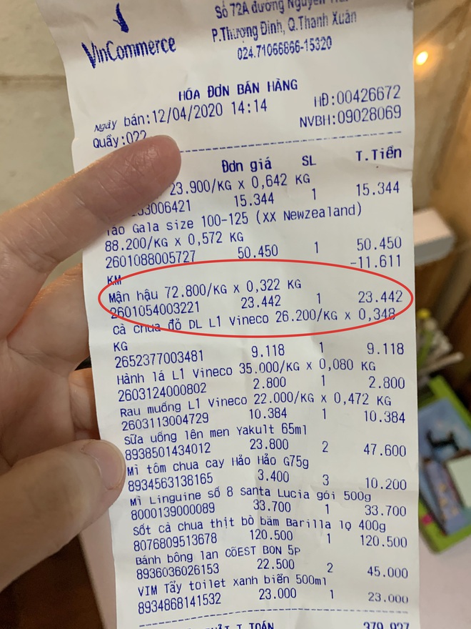 Mận hậu đầu m&ugrave;a mỗi nơi một gi&aacute;: c&oacute; nơi l&ecirc;n đến 100k nhưng vẫn đắt kh&aacute;ch d&ugrave; đang trong m&ugrave;a dịch - Ảnh 2.