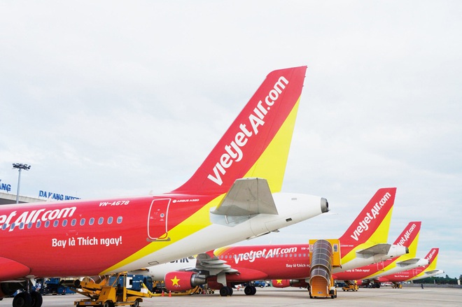 Vietjet và Bamboo đồng loạt tung thẻ bay trọn gói cả năm cho hành khách: không giới hạn số chuyến bay, loạt ưu đãi đi kèm còn hấp dẫn hơn - Ảnh 1.