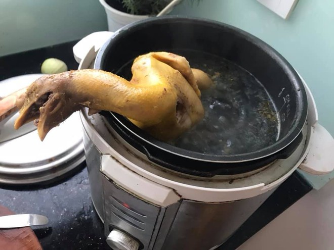 T&igrave;m thấy hung thần của hội gh&eacute;t bếp: Cuộc đời em l&agrave; một đường thẳng, chỉ v&igrave; luộc g&agrave; m&agrave;... toang - Ảnh 7.