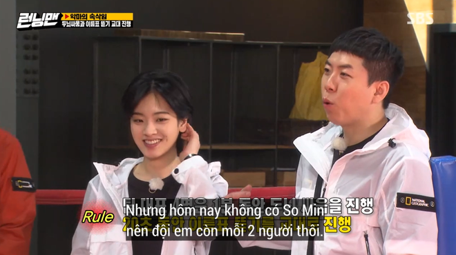 Jeon So Min lộ vẻ mệt mỏi, nép sau lưng Yang Se Chan rồi bất ngờ biến mất khi đang quay Running Man - Ảnh 10.