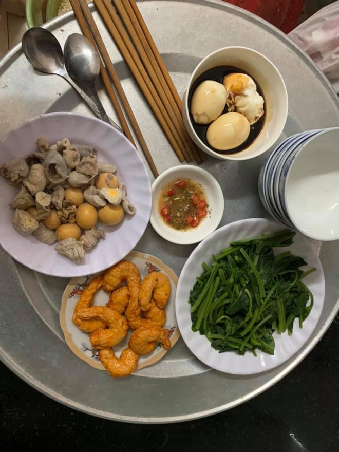 50k c&oacute; đủ để nh&agrave; 3 người ăn một bữa? Tưởng bị l&agrave;m kh&oacute; ai d&egrave; hội g&aacute;i đảm nấu ngay m&acirc;m cơm ngon mắt nh&igrave;n l&agrave; đ&oacute;i liền - Ảnh 7.