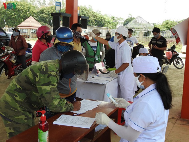 Kon Tum xử phạt 689 trường hợp li&ecirc;n quan đến ph&ograve;ng dịch Covid-19 - Ảnh 1.