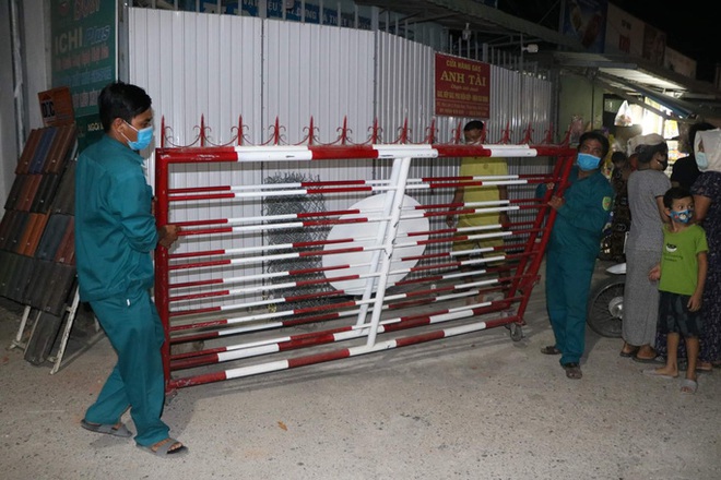 Ninh Thuận: Th&ocirc;n Văn L&acirc;m 3 tr&agrave;n ngập niềm vui khi được th&aacute;o dỡ phong tỏa - Ảnh 4.