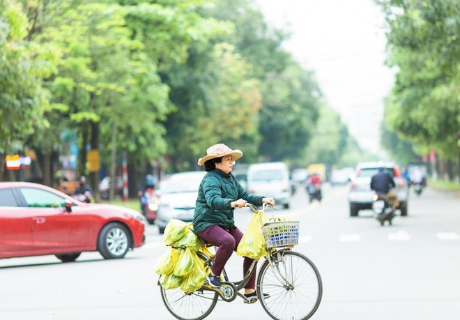 Thành phố Vinh đông đúc như chưa hề có cách ly toàn xã hội - Ảnh 6.