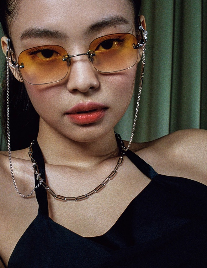 Jennie đ&atilde; từ c&ocirc;ng ch&uacute;a YG thăng cấp th&agrave;nh tổng t&agrave;i b&aacute; đạo, quảng c&aacute;o k&iacute;nh mắt m&agrave; sang như đi đ&oacute;ng phim điện ảnh - Ảnh 7.