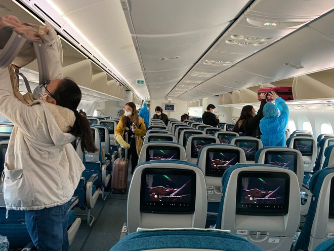 Vietnam Airlines chuy&ecirc;n chở c&ocirc;ng d&acirc;n Anh v&agrave; c&ocirc;ng d&acirc;n Việt Nam hồi hương - Ảnh 2.