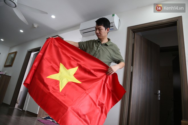 Chung cư tại H&agrave; Nội treo cờ Tổ quốc để cổ vũ tinh thần Việt Nam chiến thắng đại dịch COVID-19 - Ảnh 12.