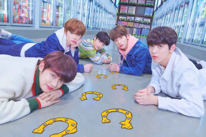 Biến căng: Big Hit bị khủng bố vì để nhân viên thái độ với BTS - TXT, fan cuồng trà trộn vào ekip, quay lén lộ liễu - Ảnh 10.