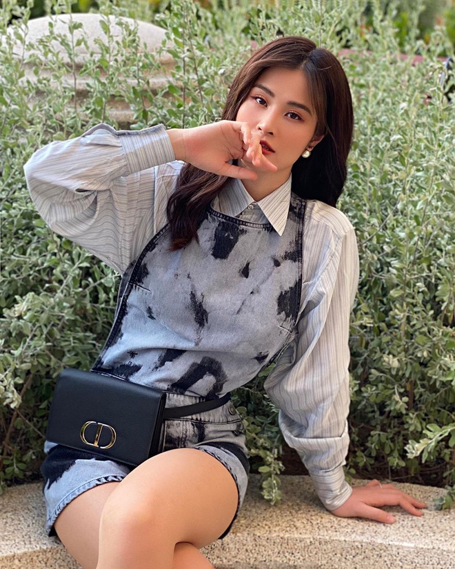 Lấy chồng v&agrave;o ng&agrave;y c&agrave;ng trẻ ra, Đ&ocirc;ng Nhi đụng h&agrave;ng Kh&aacute;nh Linh k&eacute;m 8 tuổi m&agrave; chẳng k&eacute;m cạnh - Ảnh 2.