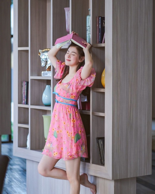 Baifern (Chiếc L&aacute; Bay) rất hay tự d&igrave;m với những bộ c&aacute;nh sến s&uacute;a nhưng visual đỉnh cao đ&atilde; cứu vớt tất cả - Ảnh 2.