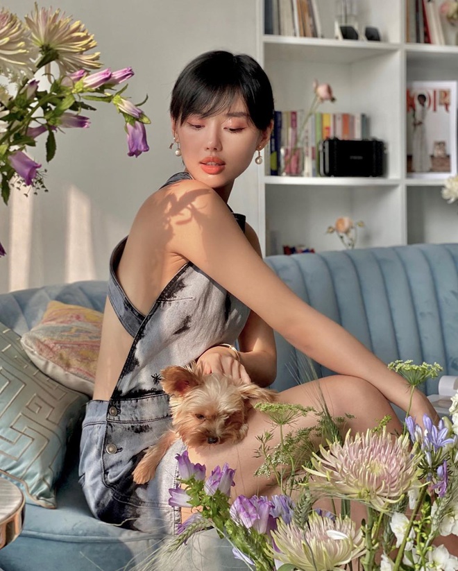 Lấy chồng v&agrave;o ng&agrave;y c&agrave;ng trẻ ra, Đ&ocirc;ng Nhi đụng h&agrave;ng Kh&aacute;nh Linh k&eacute;m 8 tuổi m&agrave; chẳng k&eacute;m cạnh - Ảnh 4.