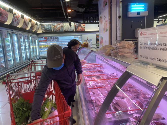 Lợn hơi tăng phi m&atilde;, 200.000 đồng chưa mua được 1kg thịt lợn - Ảnh 2.