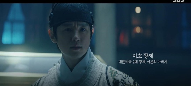 Knet khen chê lẫn lộn tập mở màn Quân Vương Bất Diệt: Lee Min Ho đẹp trai lại diễn hay, nhưng phim cứ sai sai thế nào ấy nhỉ? - Ảnh 5.