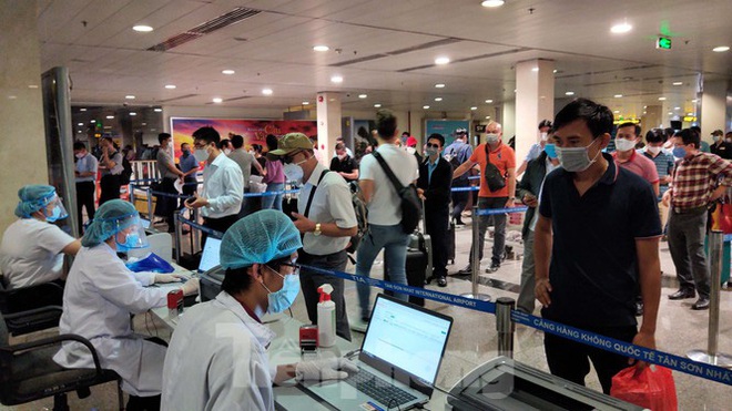 Khách khai báo y tế không đúng hành nhân viên kiểm dịch ở sân bay Tân Sơn Nhất - Ảnh 9.