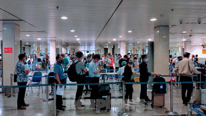 Khách khai báo y tế không đúng hành nhân viên kiểm dịch ở sân bay Tân Sơn Nhất - Ảnh 10.