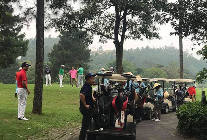 Vĩnh Ph&uacute;c y&ecirc;u cầu đ&oacute;ng cửa c&aacute;c s&acirc;n golf v&igrave; tụ tập đ&ocirc;ng người - Ảnh 1.