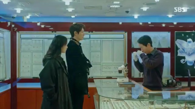 Quân Vương Bất Diệt tập 2: Kim phân Lee Min Ho dù lên hạng richkid thì đi khách sạn vẫn phải nhờ crush trông ngựa - Ảnh 1.