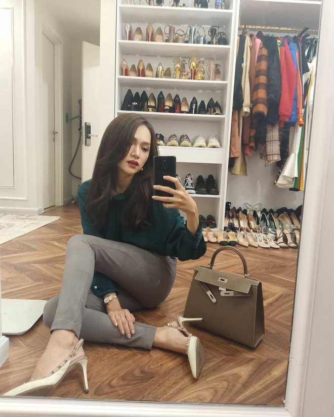 Gương kia ngự ở trên tường, có ai chụp OOTD được chuẩn như Hương Giang: Selfie một góc là thường, chụp đôi ba góc mới đáng trầm trồ - Ảnh 11.