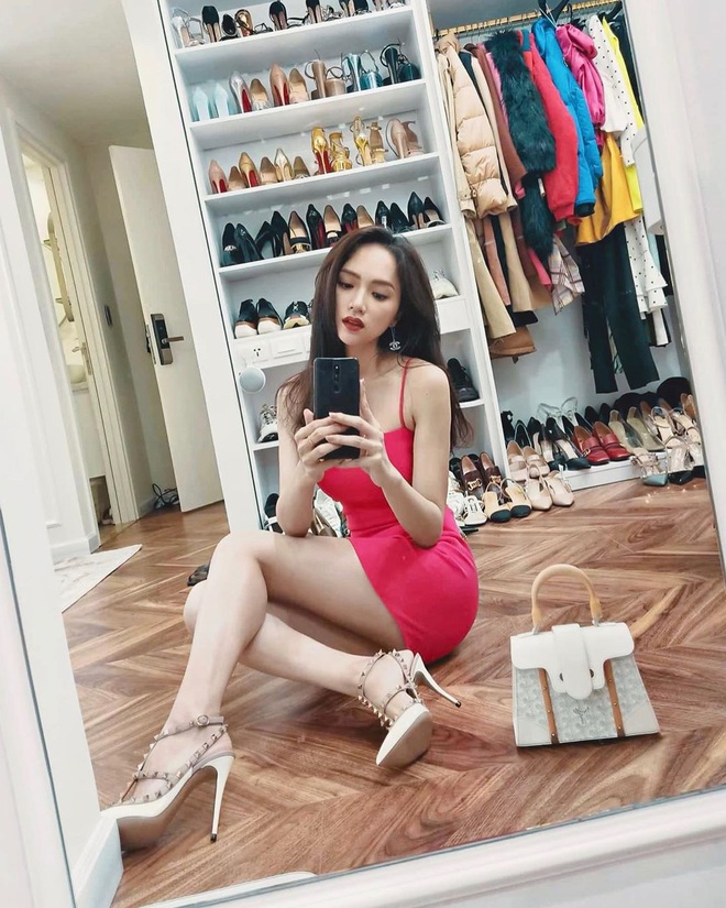 Gương kia ngự ở trên tường, có ai chụp OOTD được chuẩn như Hương Giang: Selfie một góc là thường, chụp đôi ba góc mới đáng trầm trồ - Ảnh 4.