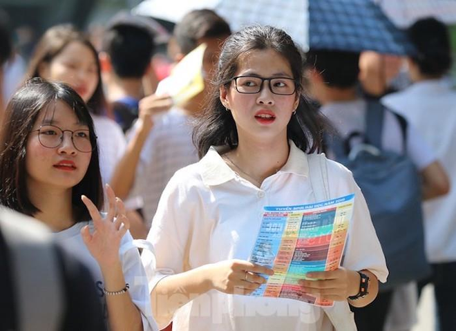 Địa phương n&agrave;o điều chỉnh thời gian v&agrave; số m&ocirc;n thi v&agrave;o lớp 10 năm học 2020-2021? - Ảnh 1.