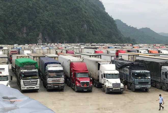 Hàng nghìn xe nông sản ùn ứ ở Lạng Sơn - Ảnh 1.